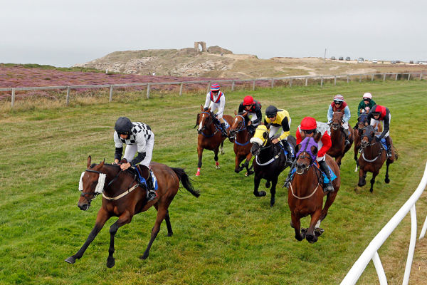 Horse racing at Les Landes