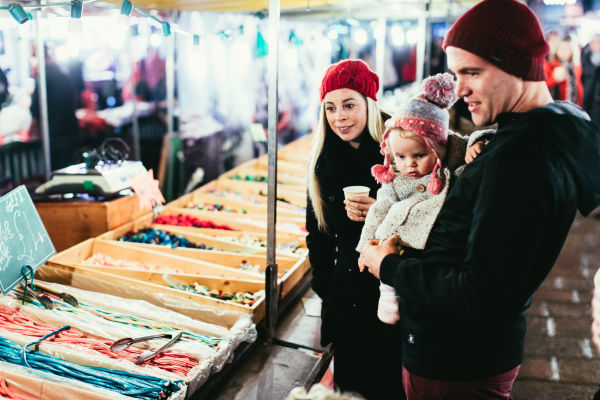 A family at a Christmas market