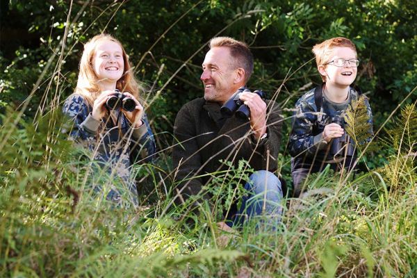 Ben Fogel and kids squirrel spotting