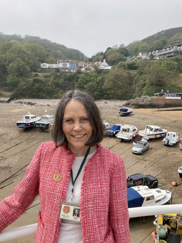 Melanie Cavey at Rozel Harbour